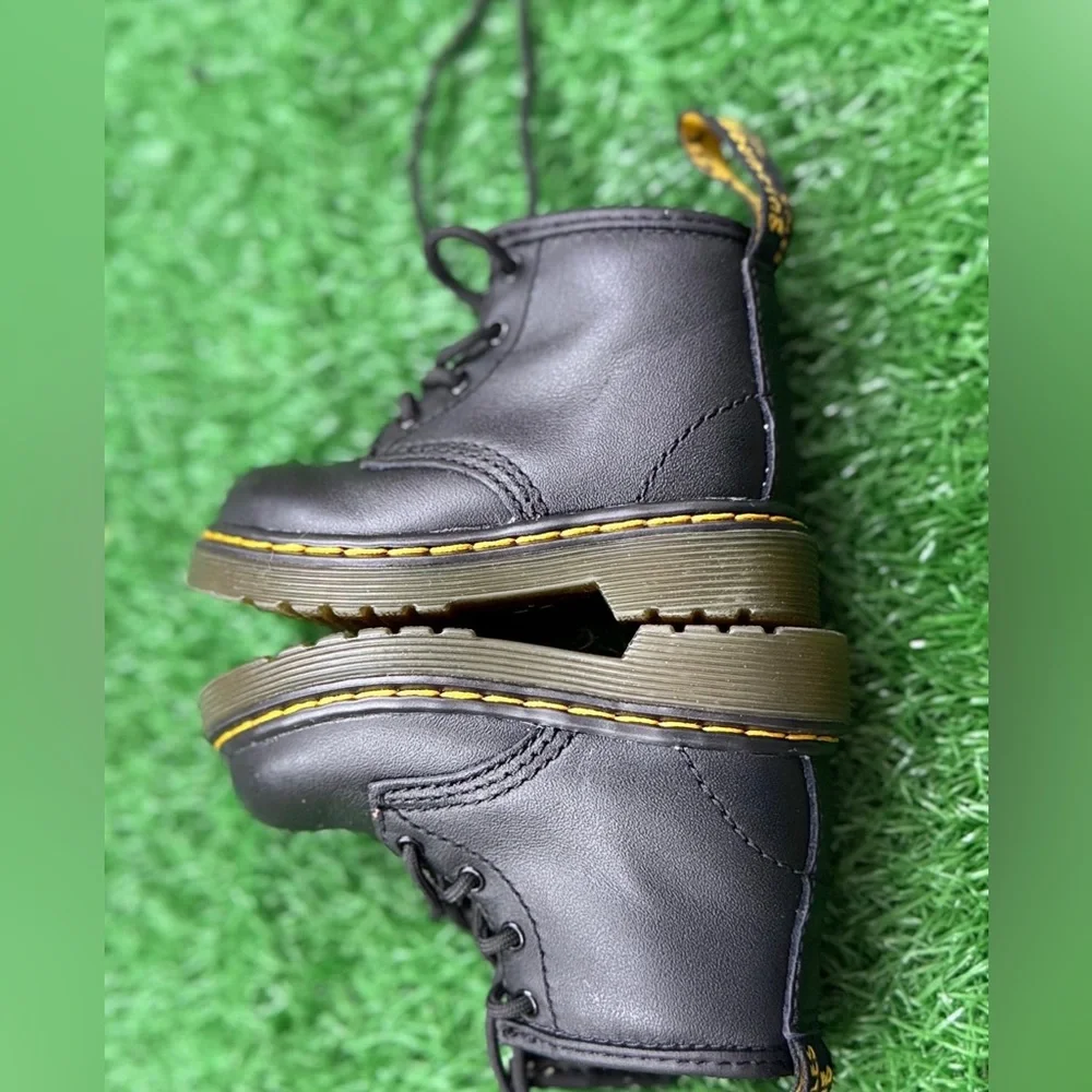 DR. MARTENS JUNIOR 1460‎ I SOFTY T LEATHER LACE UP BOOTS SIZE 4